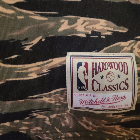 Excellent/like New Condition Mitchell & Ness Celtics Tee Shirt - Picture 4 of 5